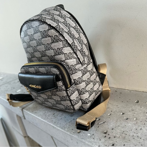 NWT Michael Kors Maisie XS 2 IN 1 Backpack Bag + Pouch - Picture 4 of 12